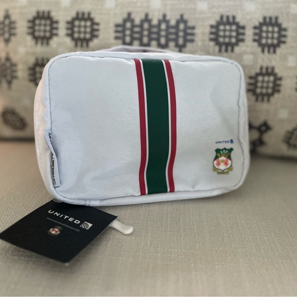 NWT United Airline With Wrexham AFC Polaris toiletry kit - white - Picture 1 of 4